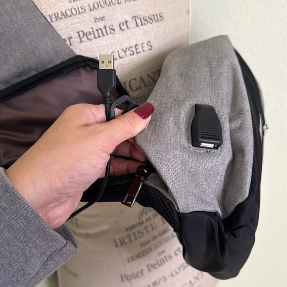 NWOT Sling Shoulder Backpack with USB Charging Port - Picture 8 of 10